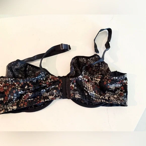 Savage X Fenty Cold-Hearted Snake Lace
Unlined Demi Bra - 44DDD - Picture 3 of 5